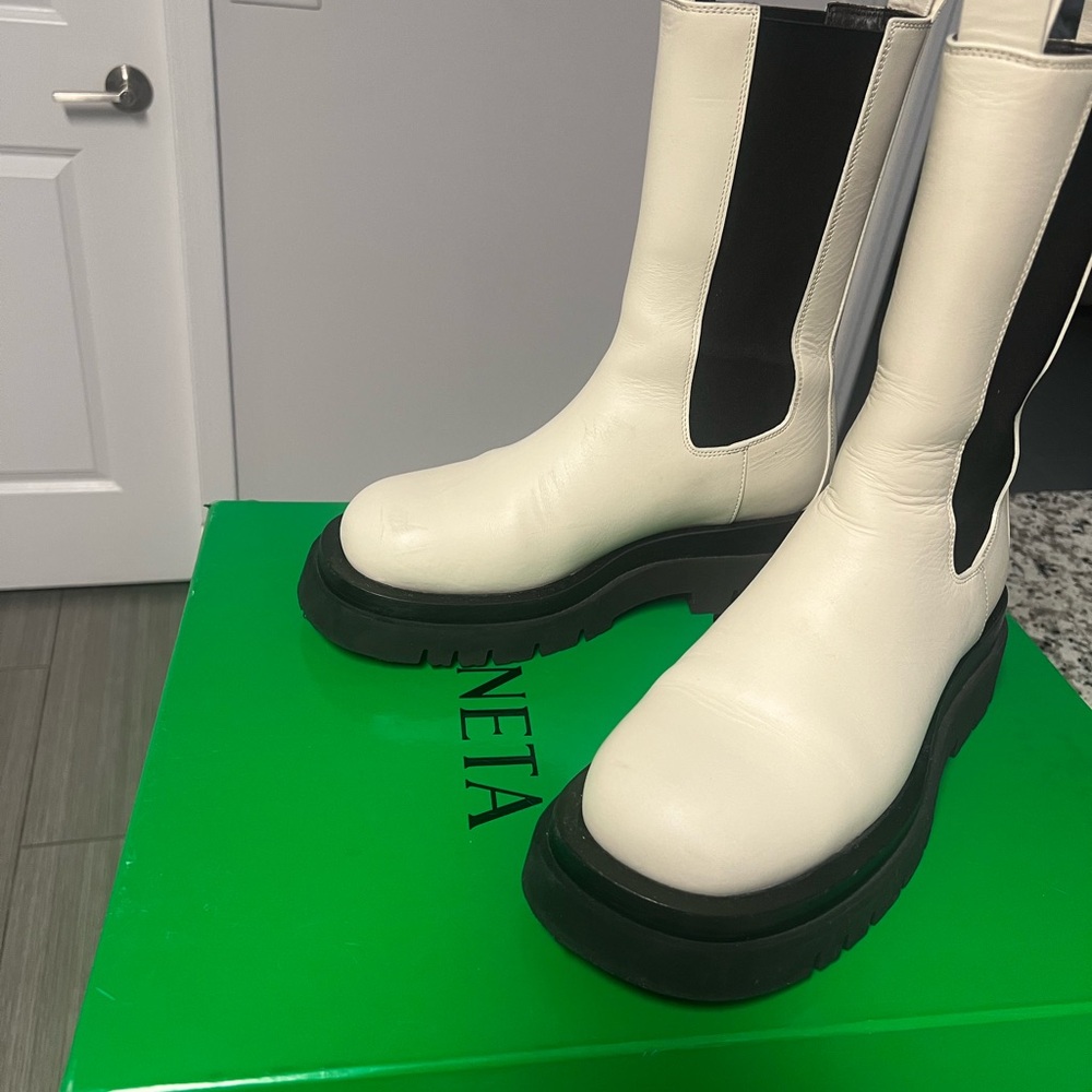 Bottega Veneta White and Black Heeled Boots